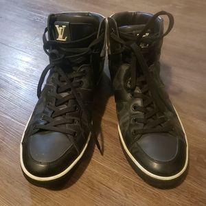 Louis Vuitton men's sneakers sz LV 7 (8 us)
